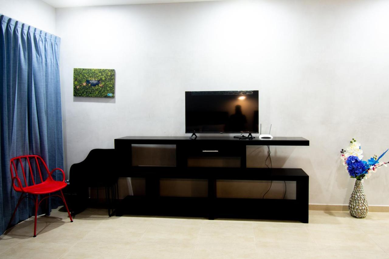 Hotel Casa Tortuga Tulum - Cenotes Park Inclusive Bagian luar foto A television set