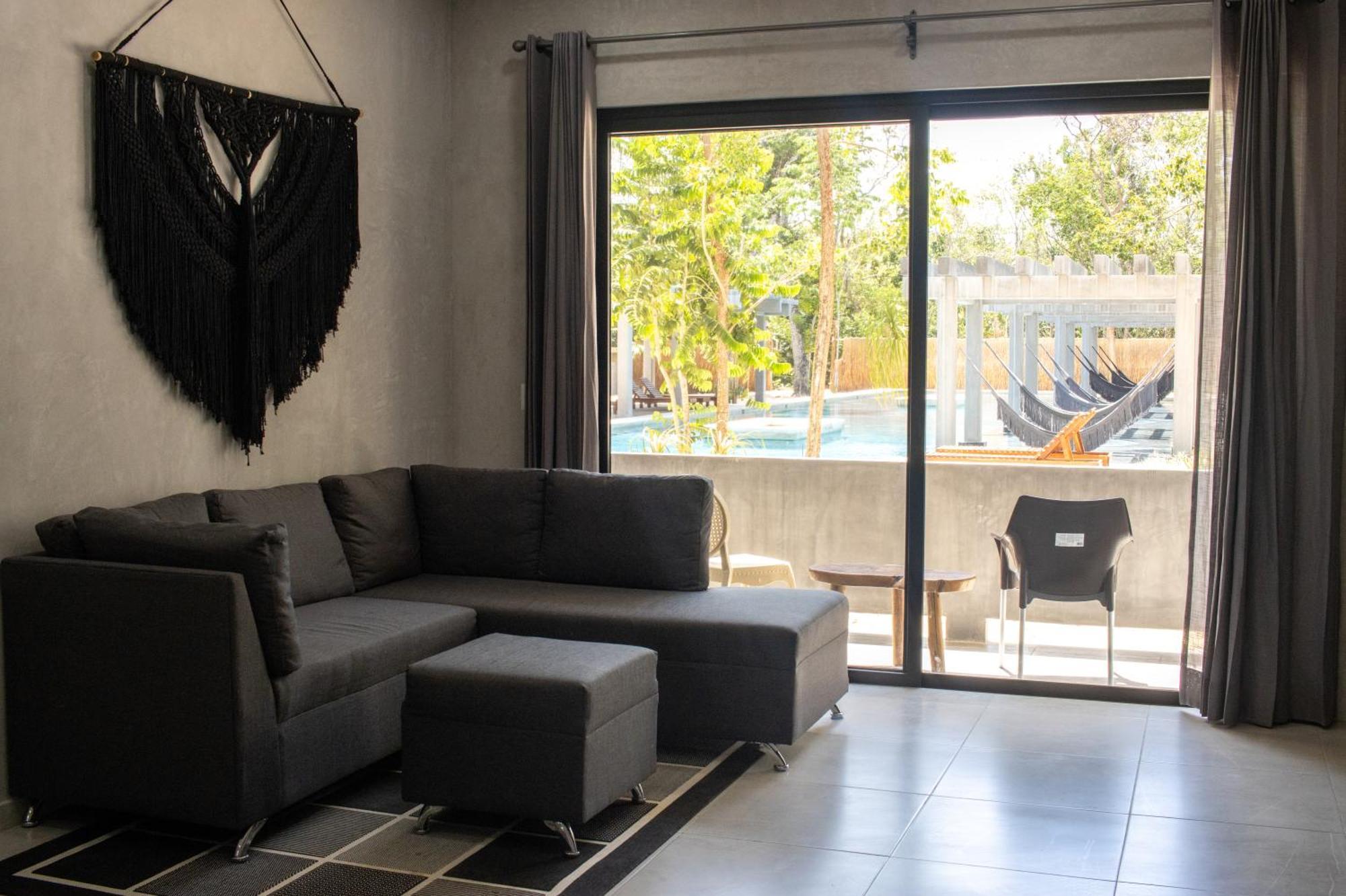 Hotel Casa Tortuga Tulum - Cenotes Park Inclusive Bagian luar foto A living room with a sofa